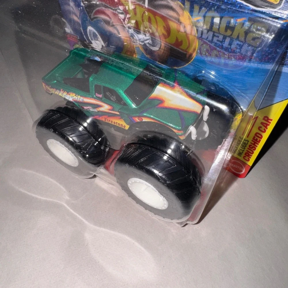 Hot Wheels Monster‎ Trucks Snake Bite Green Die-Cast 1:64 Scale FYJ44 New 2024